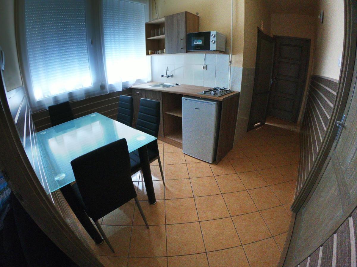 Dami Apartman Hajduszoboszlo Bagian luar foto